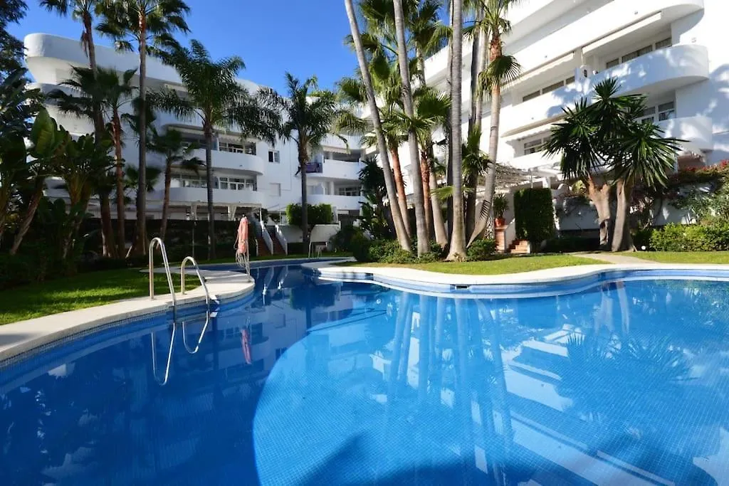 Contemporary Apartment Across Marbella Club Hotel 0*,