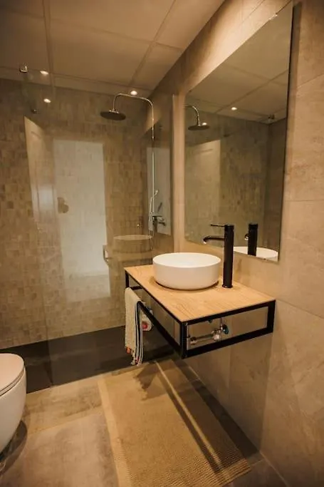 Contemporary Apartment Across Marbella Club Hotel