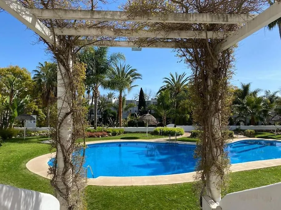 Contemporary Apartment Across Marbella Club Hotel