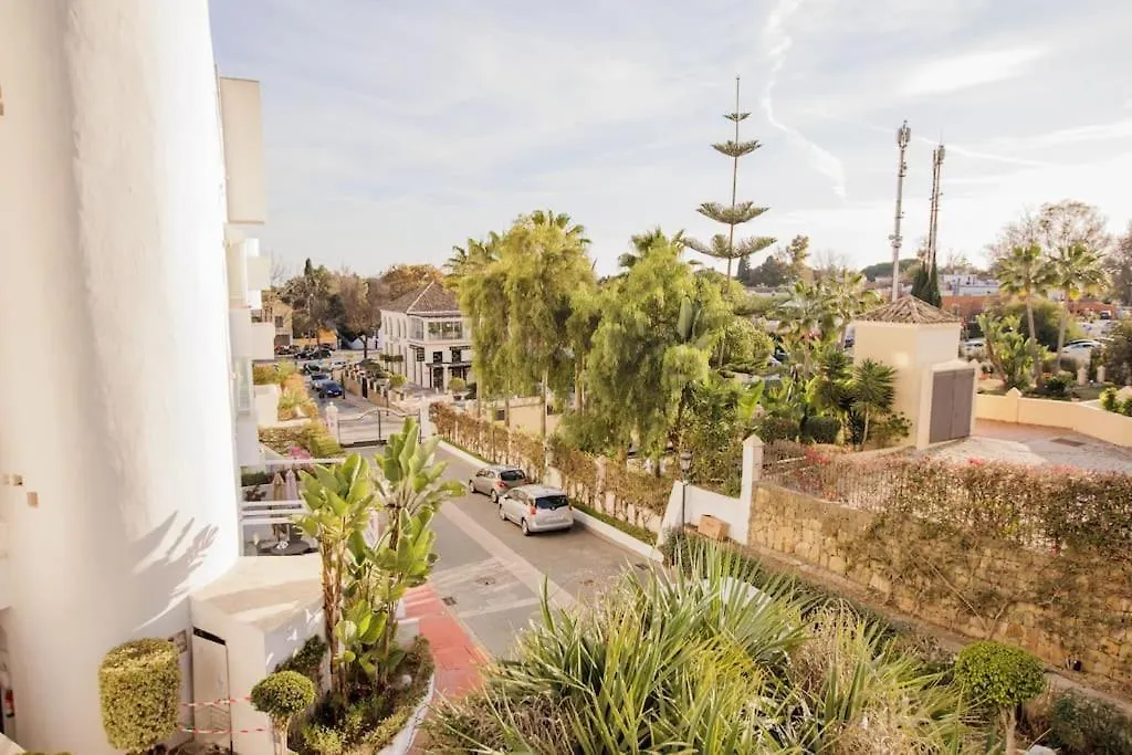 Contemporary Apartment Across Marbella Club Hotel