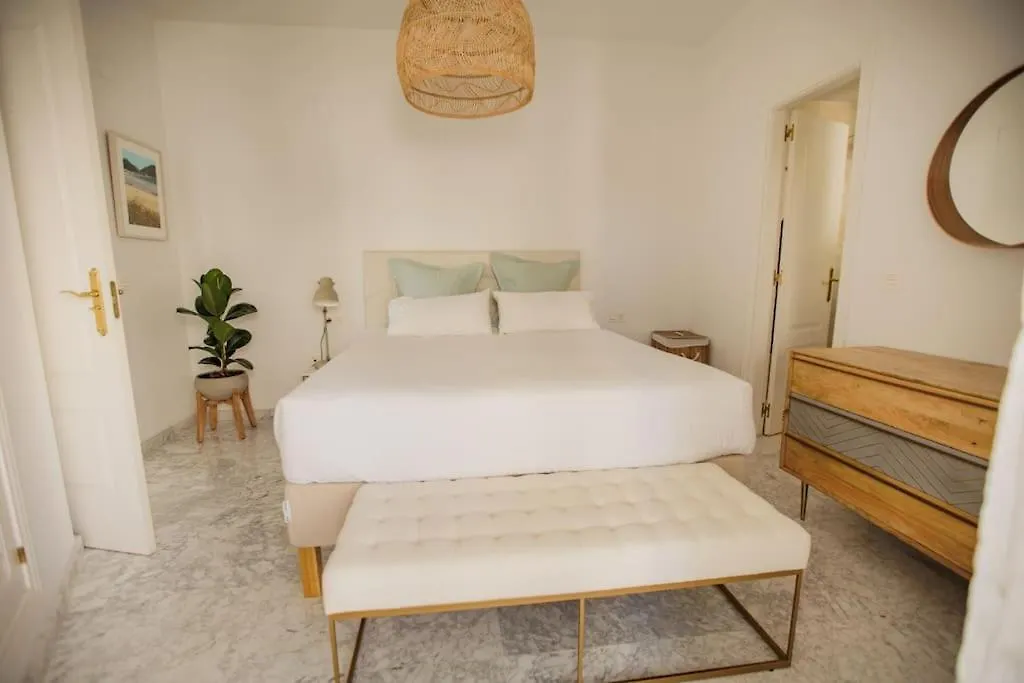 Contemporary Apartment Across Marbella Club Hotel