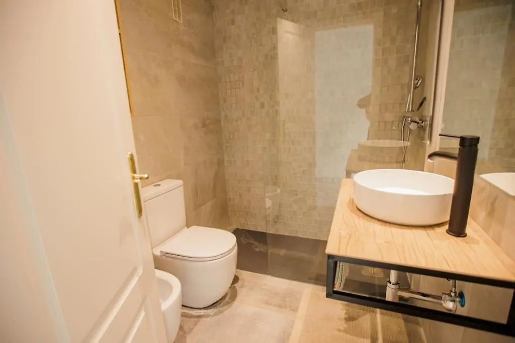Contemporary Apartment Across Marbella Club Hotel